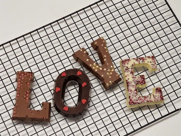 LOVE chocoladeletters